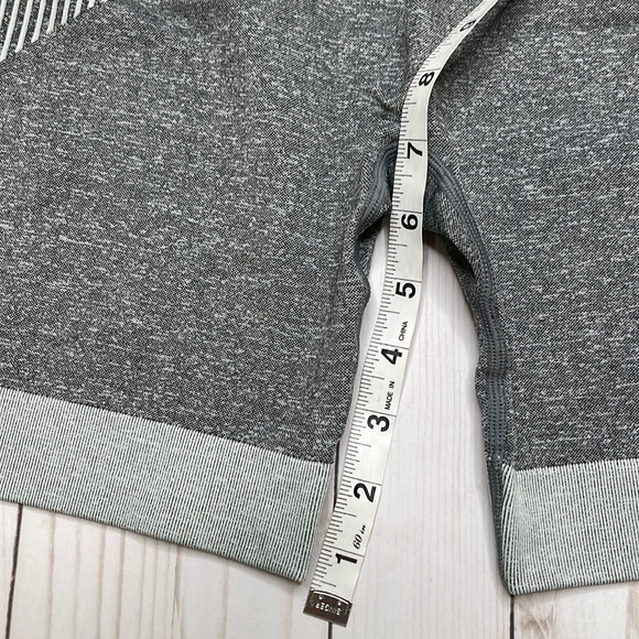 NWT. Pursue Fitness ADAPT seamless shorts.  Size MEDIUM.  Color: Light Grey - Picture 6 of 11